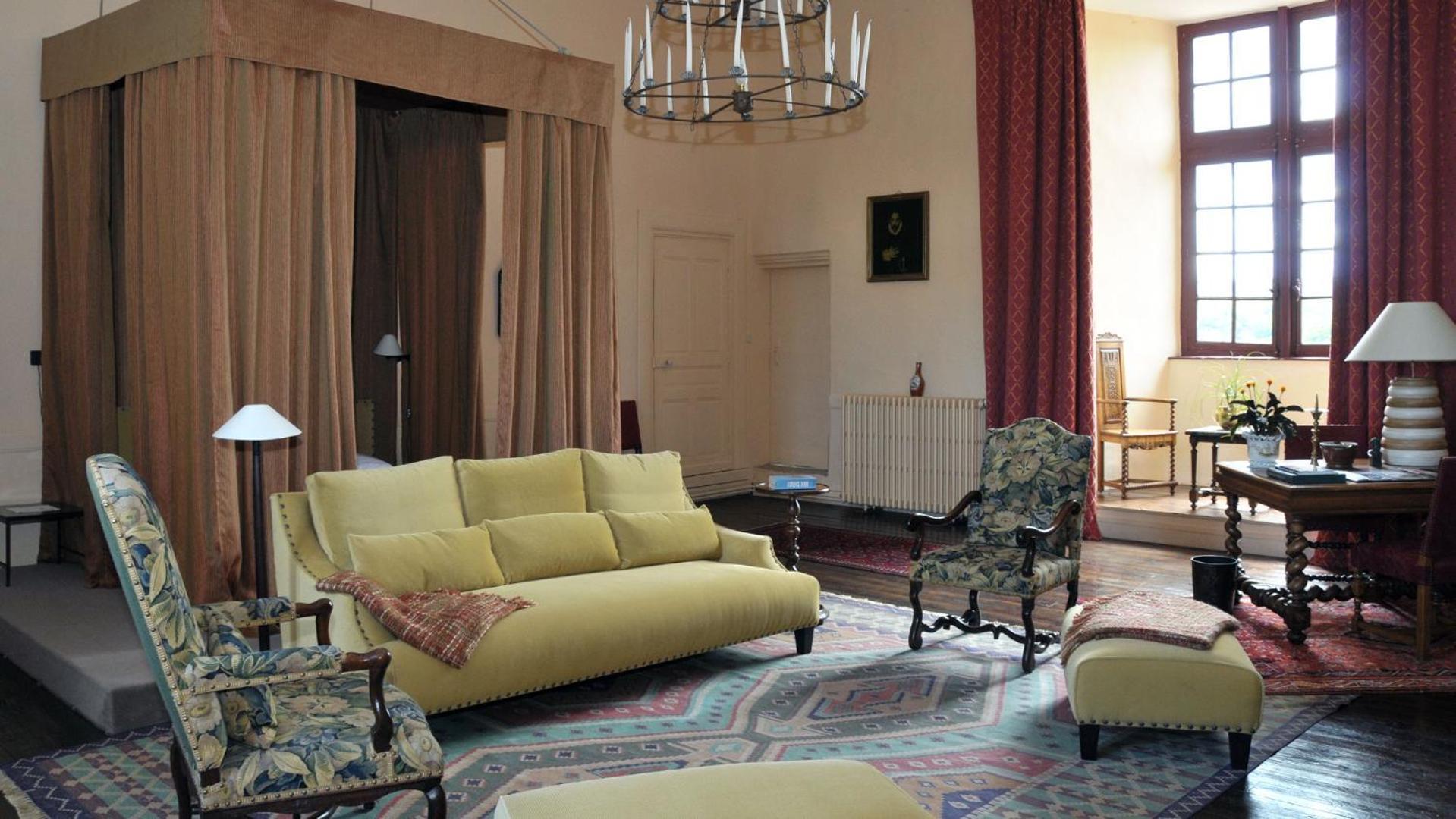 Chateau Royal De Saint-Saturnin Экстерьер фото